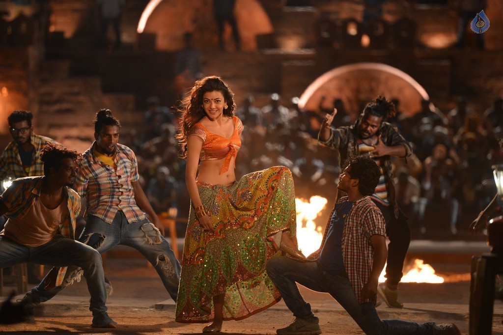 Janatha Garage Pakka Local Song Photos - 11 / 15 photos