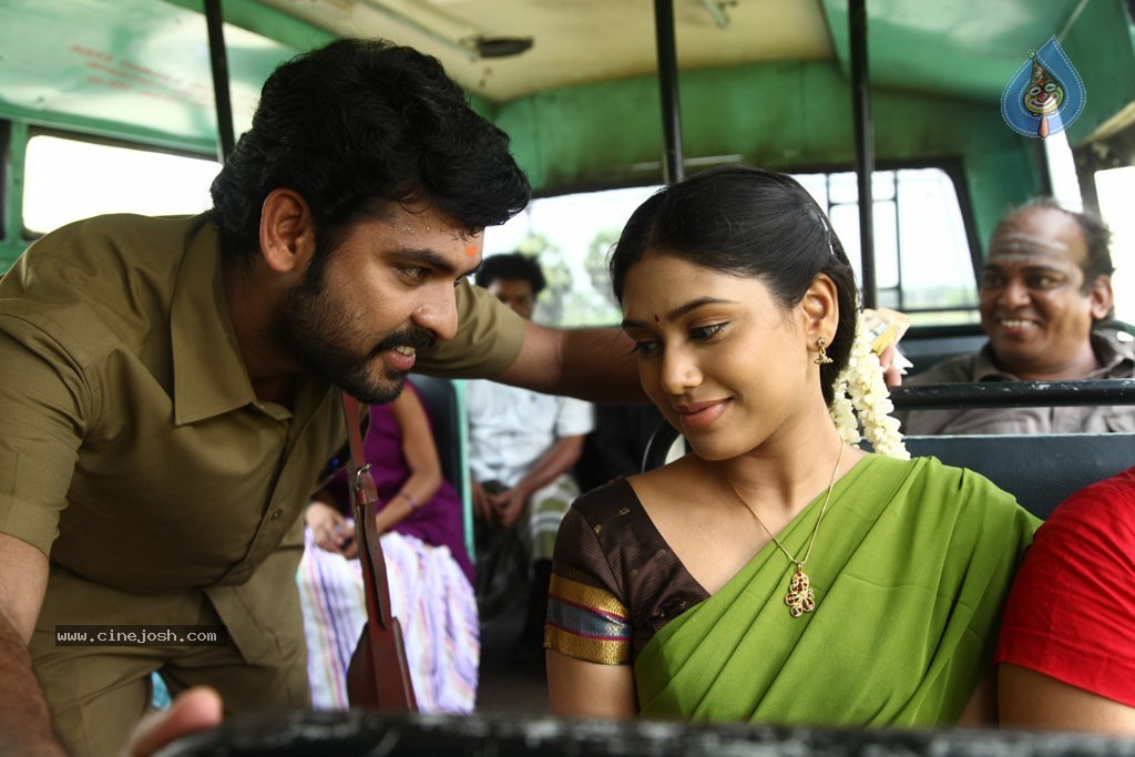 Jannal Oram Tamil Movie Stills - 10 / 76 photos