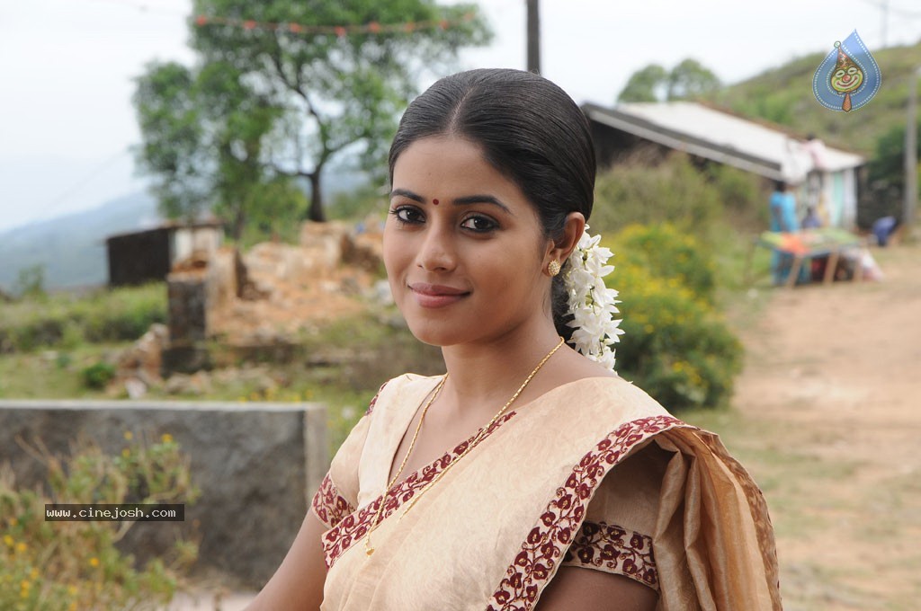 Jannal Oram Tamil Movie Stills - 15 / 76 photos