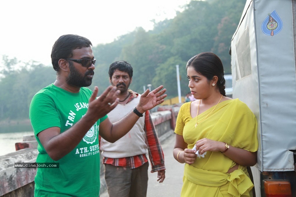 Jannal Oram Tamil Movie Stills - 18 / 76 photos