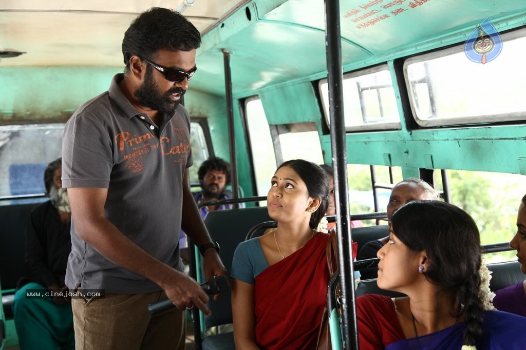Jannal Oram Tamil Movie Stills - 24 / 76 photos