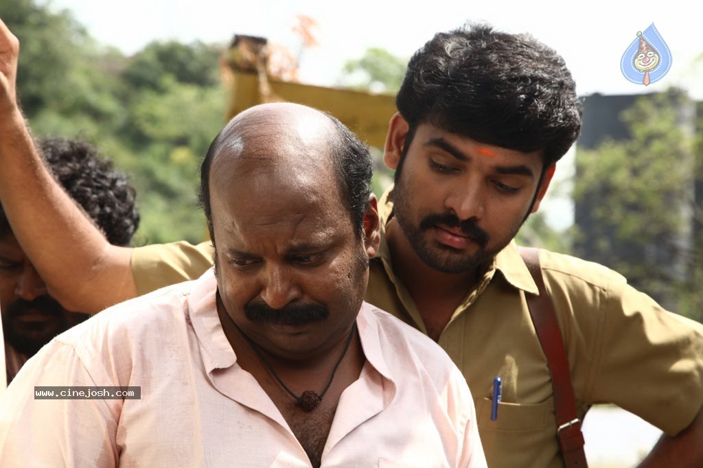 Jannal Oram Tamil Movie Stills - 30 / 76 photos
