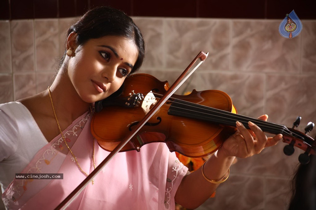 Jannal Oram Tamil Movie Stills - 36 / 76 photos