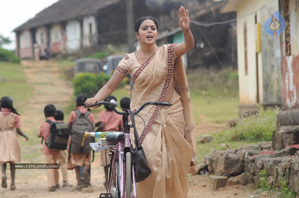 Jannal Oram Tamil Movie Stills - 38 / 76 photos