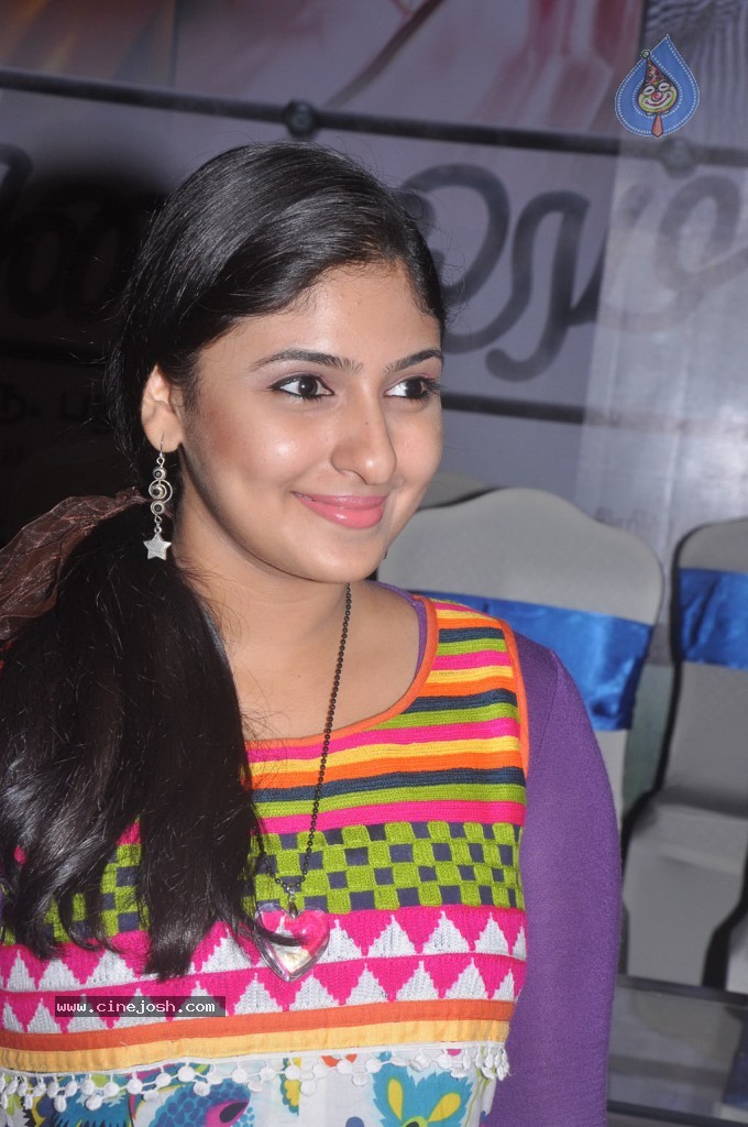 Jannal Oram Tamil Movie Stills - 41 / 76 photos