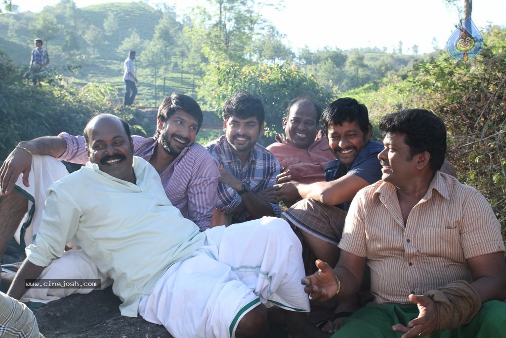 Jannal Oram Tamil Movie Stills - 71 / 76 photos