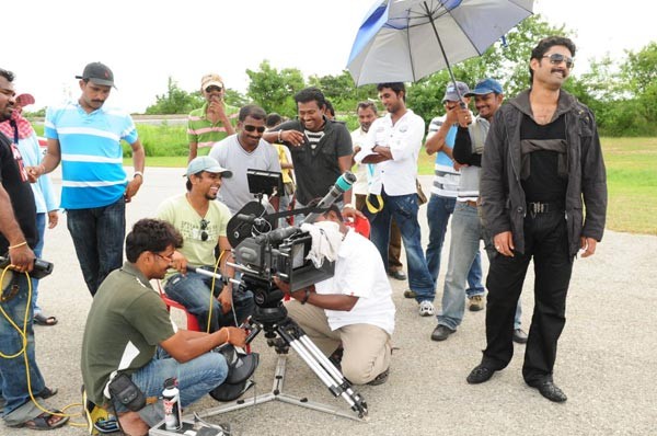 Jayeebhava Working Stills - 26 / 145 photos