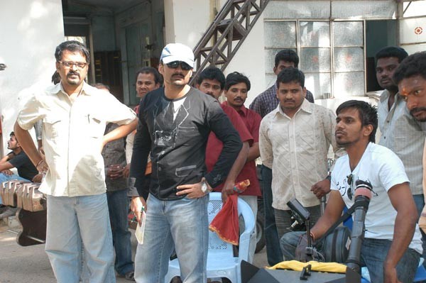 Jayeebhava Working Stills - 70 / 145 photos