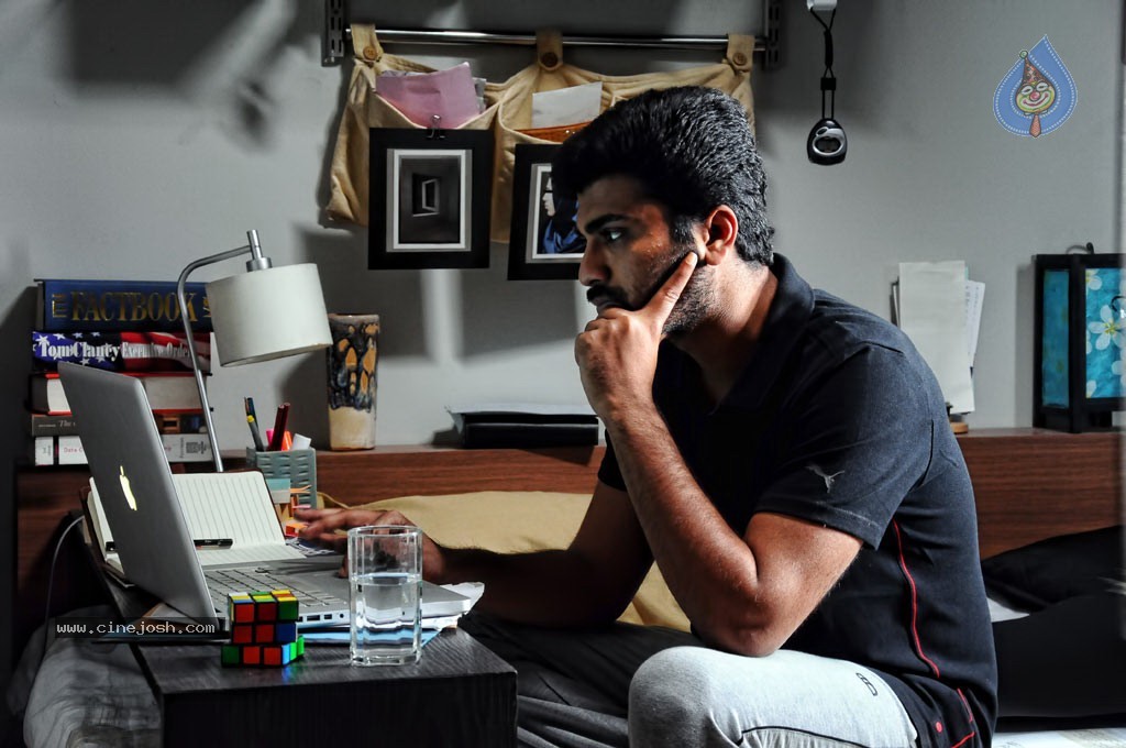 JK Enum Nanbanin Vaazhkai Tamil Movie Stills - 31 / 90 photos
