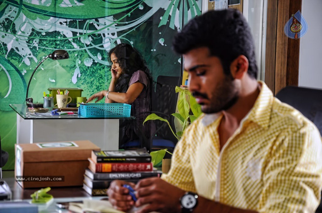 JK Enum Nanbanin Vaazhkai Tamil Movie Stills - 34 / 90 photos