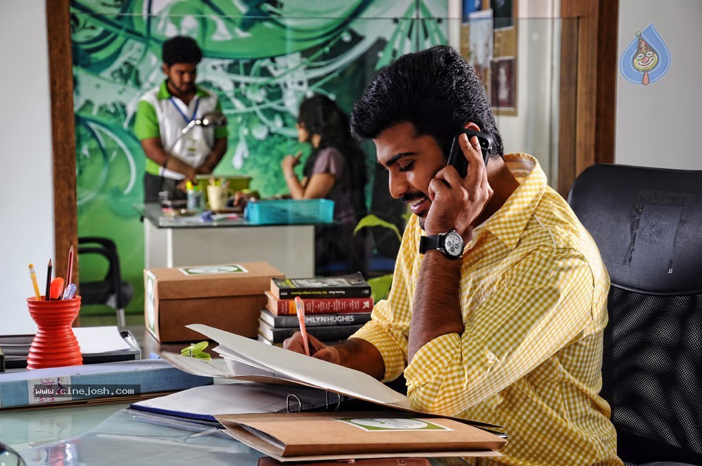 JK Enum Nanbanin Vaazhkai Tamil Movie Stills - 38 / 90 photos