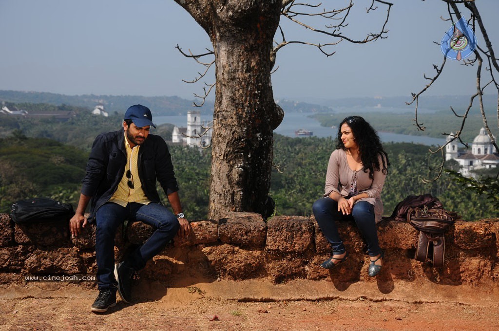 JK Enum Nanbanin Vaazhkai Tamil Movie Stills - 41 / 90 photos
