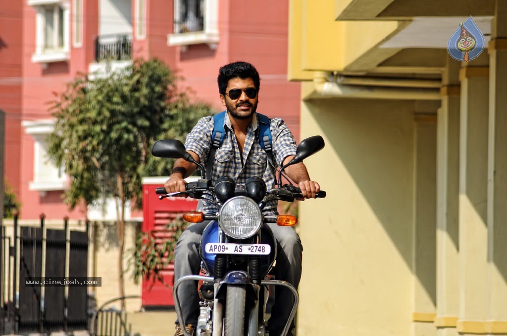 JK Enum Nanbanin Vaazhkai Tamil Movie Stills - 42 / 90 photos
