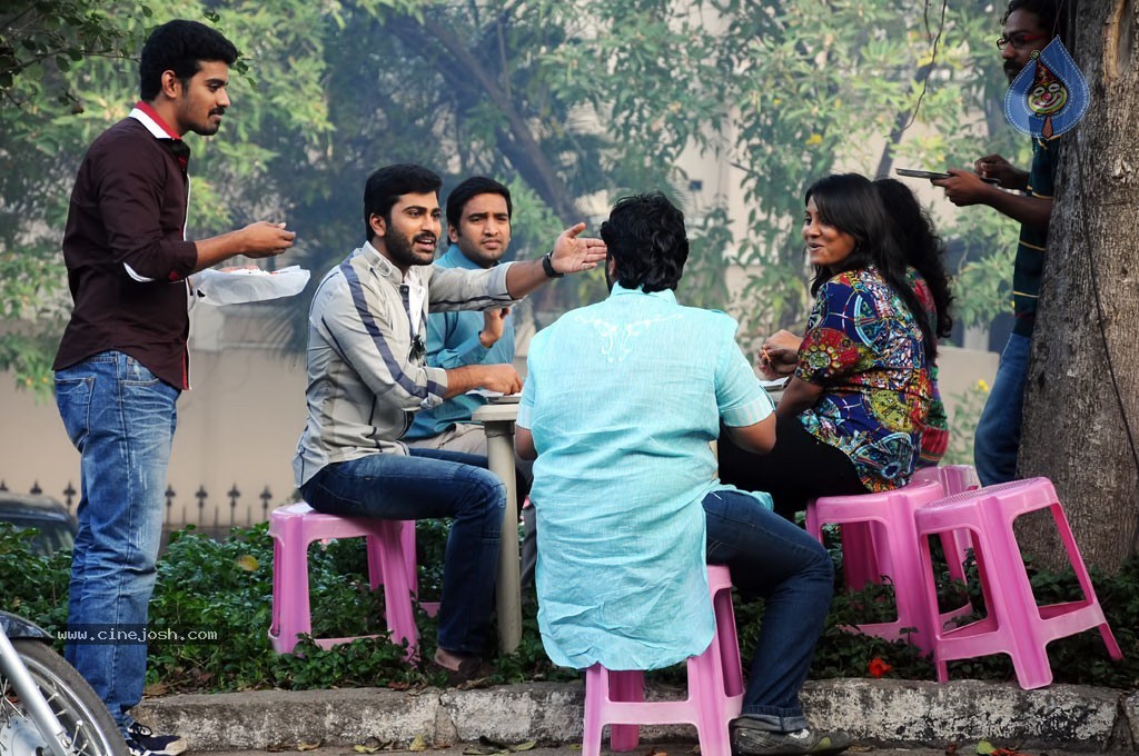 JK Enum Nanbanin Vaazhkai Tamil Movie Stills - 44 / 90 photos
