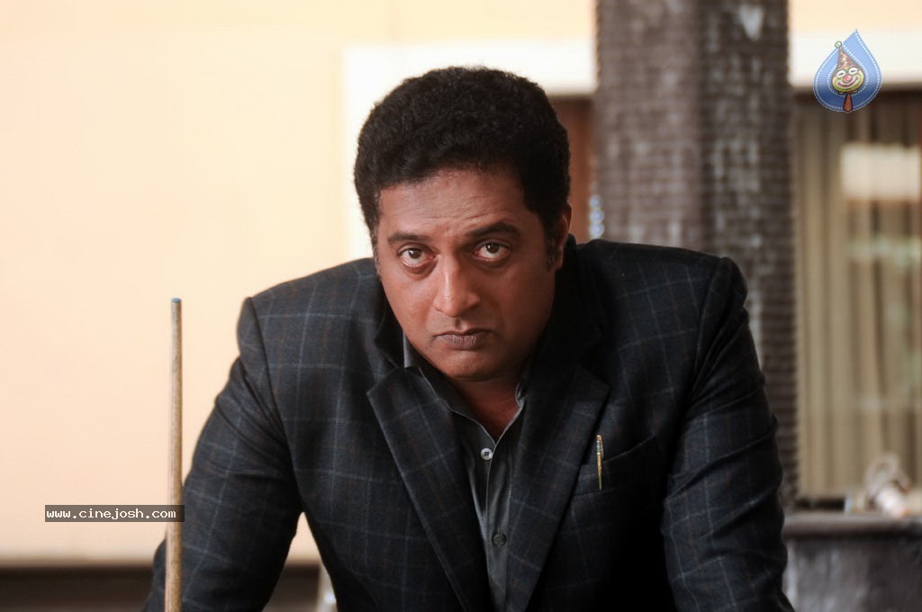 JK Enum Nanbanin Vaazhkai Tamil Movie Stills - 47 / 90 photos