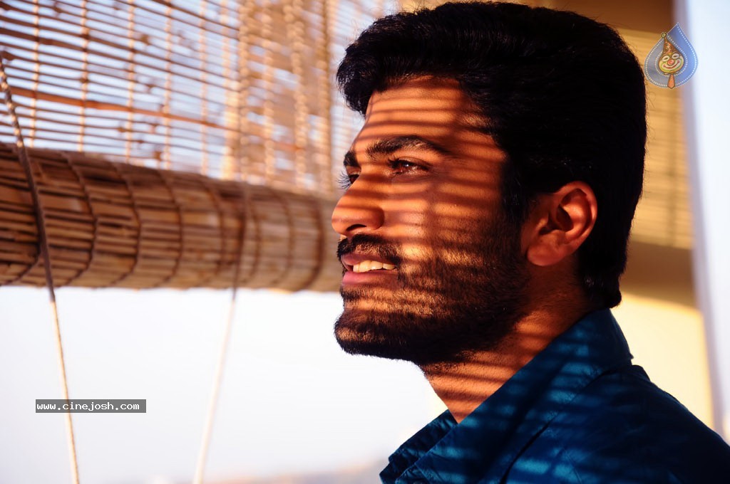 JK Enum Nanbanin Vaazhkai Tamil Movie Stills - 51 / 90 photos