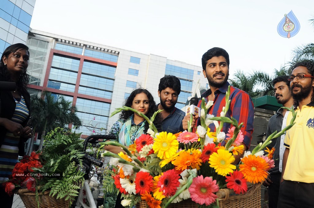 JK Enum Nanbanin Vaazhkai Tamil Movie Stills - 53 / 90 photos