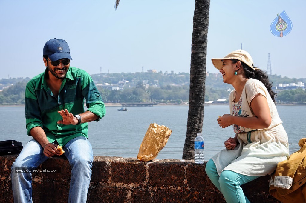 JK Enum Nanbanin Vaazhkai Tamil Movie Stills - 57 / 90 photos
