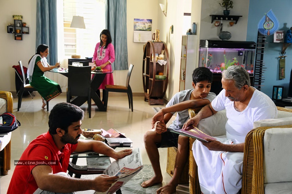 JK Enum Nanbanin Vaazhkai Tamil Movie Stills - 61 / 90 photos