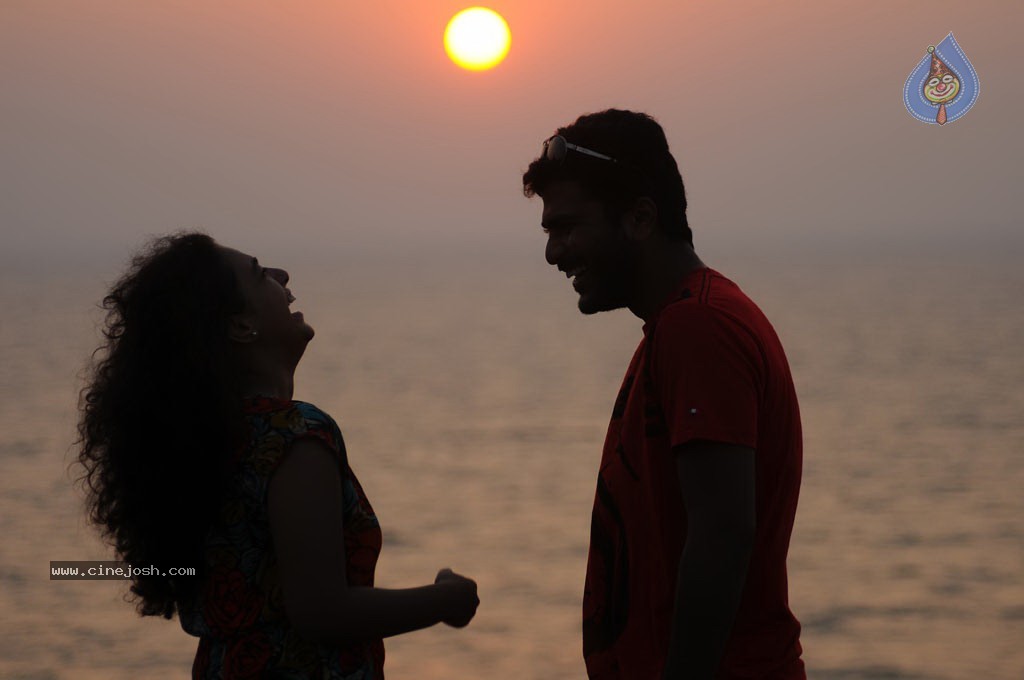 JK Enum Nanbanin Vaazhkai Tamil Movie Stills - 77 / 90 photos