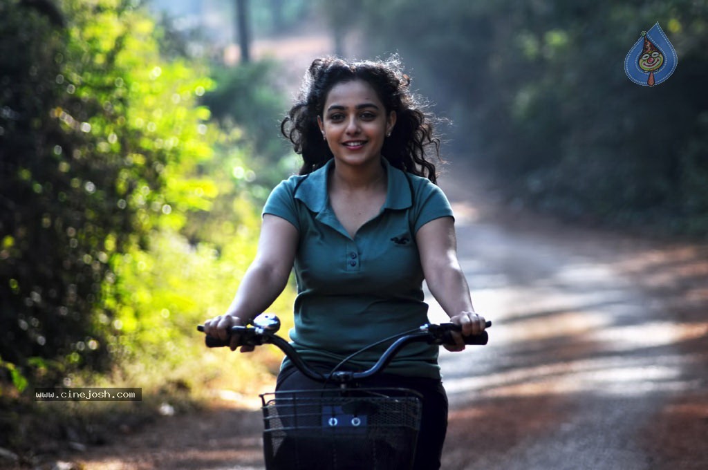 JK Enum Nanbanin Vaazhkai Tamil Movie Stills - 87 / 90 photos