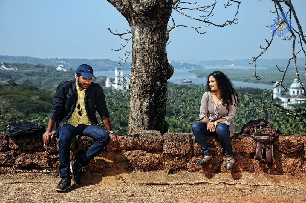 JK Enum Nanbanin Vaazhkai Tamil Movie Stills - 88 / 90 photos