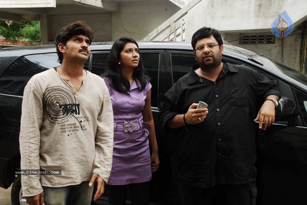 Jumbo Crime Story Movie Stills - 24 / 32 photos