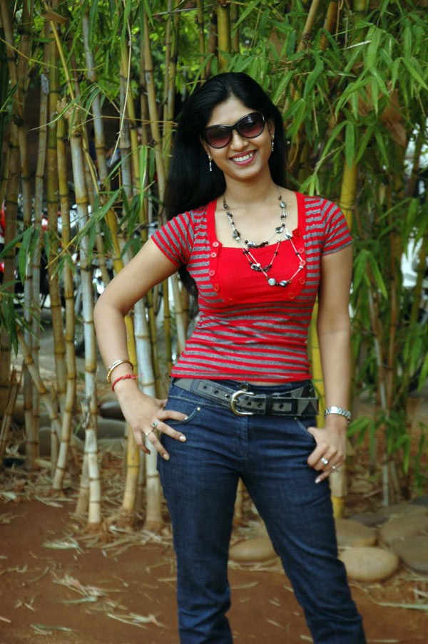 Junction Heroine Stills - 1 / 21 photos