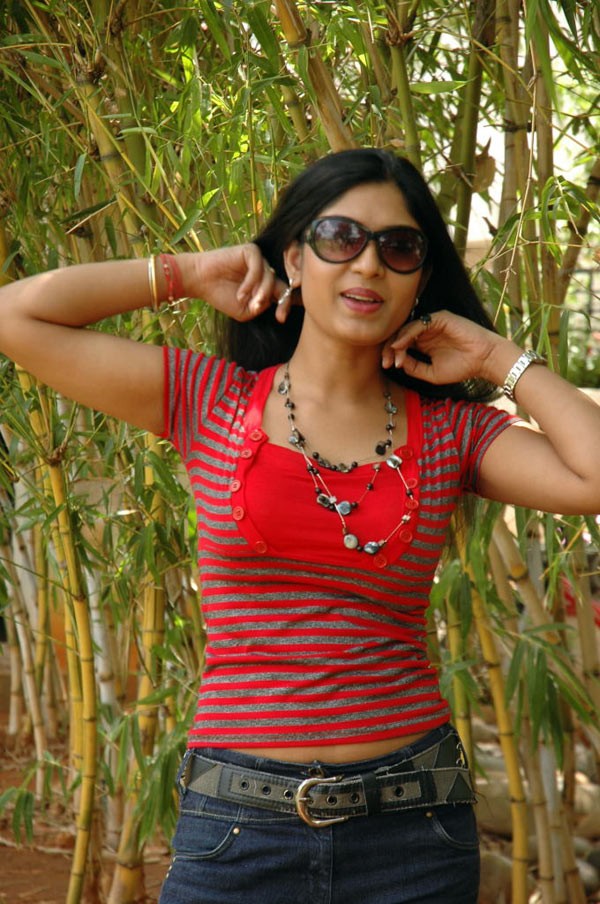 Junction Heroine Stills - 16 / 21 photos