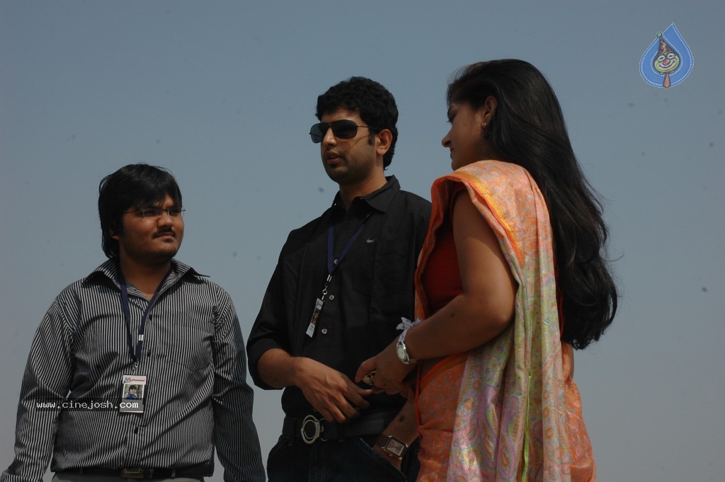 Just Business Movie Stills - 23 / 47 photos