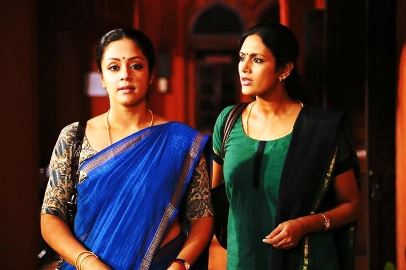 Jyothika Stills in 36 Vayadhinile Movie - 6 / 18 photos