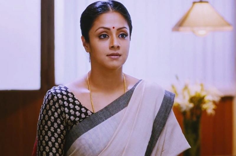 Jyothika Stills in 36 Vayadhinile Movie - 8 / 18 photos