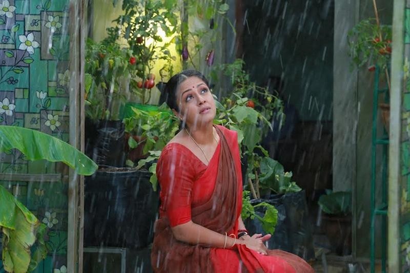 Jyothika Stills in 36 Vayadhinile Movie - 17 / 18 photos