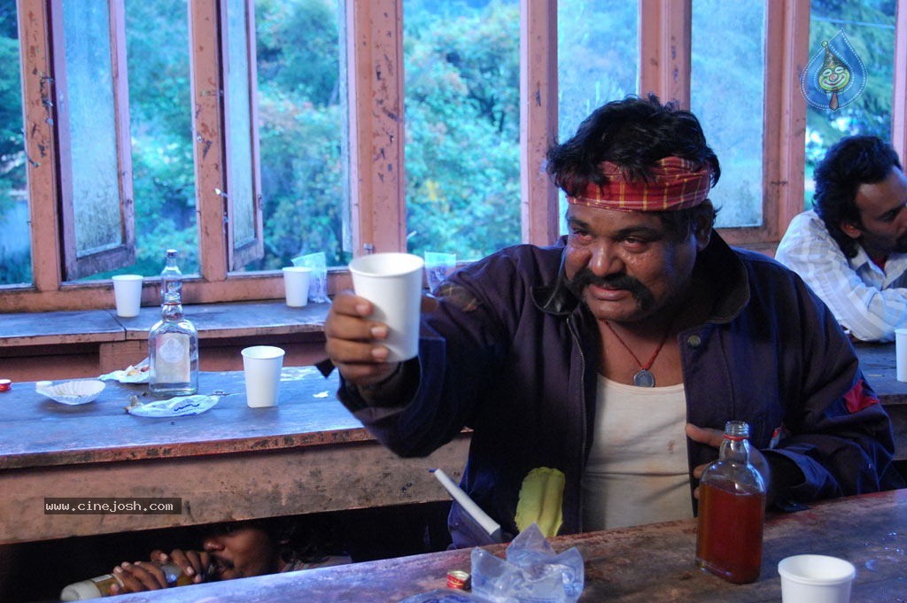 Kaadhal Paadhai Tamil Movie Stills - 8 / 75 photos