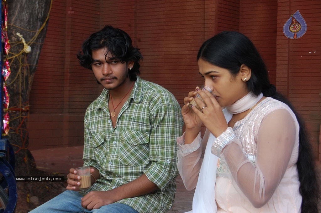 Kaadhal Paadhai Tamil Movie Stills - 9 / 75 photos