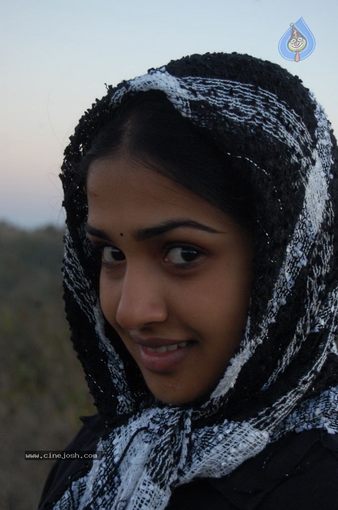 Kaadhal Paadhai Tamil Movie Stills - 10 / 75 photos