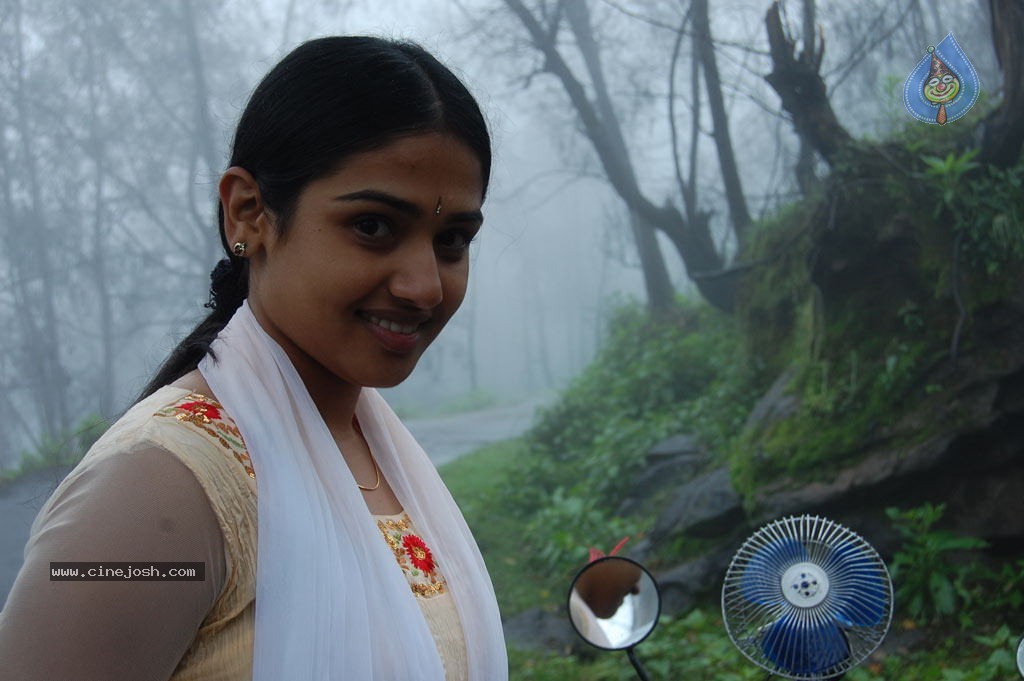 Kaadhal Paadhai Tamil Movie Stills - 11 / 75 photos