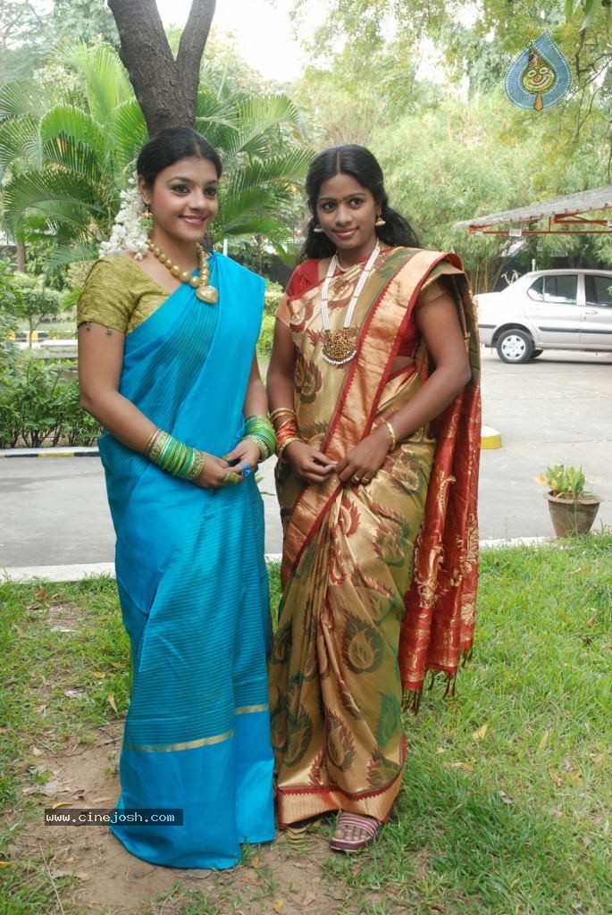 Kaadhal Paadhai Tamil Movie Stills - 52 / 75 photos