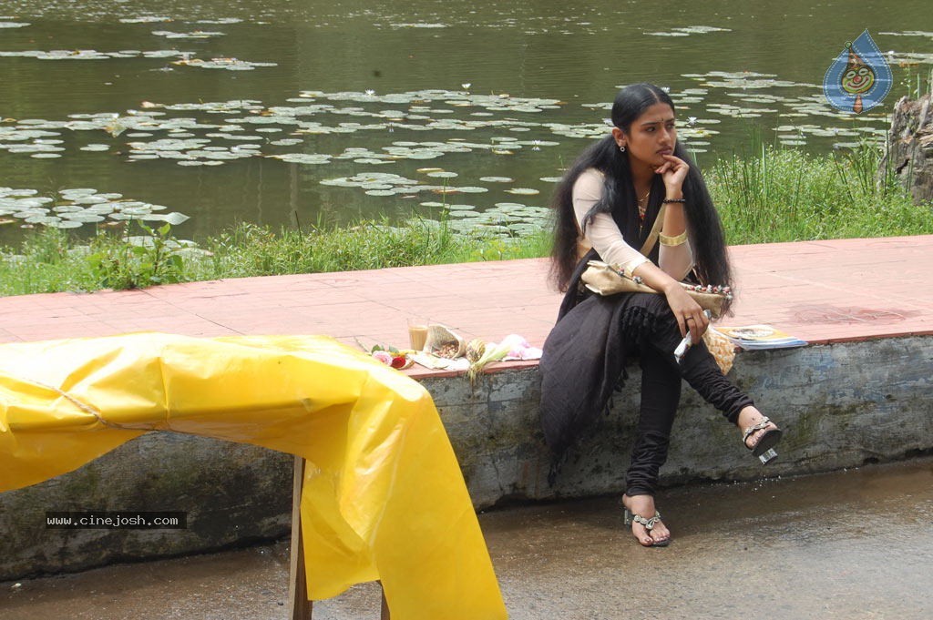 Kaadhal Paadhai Tamil Movie Stills - 73 / 75 photos