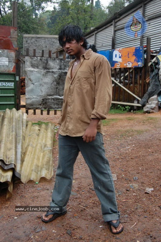 Kaadhal Paadhai Tamil Movie Wallpapers - 33 / 68 photos