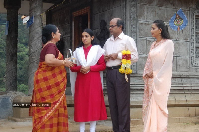 Kaadhal Paadhai Tamil Movie Wallpapers - 58 / 68 photos