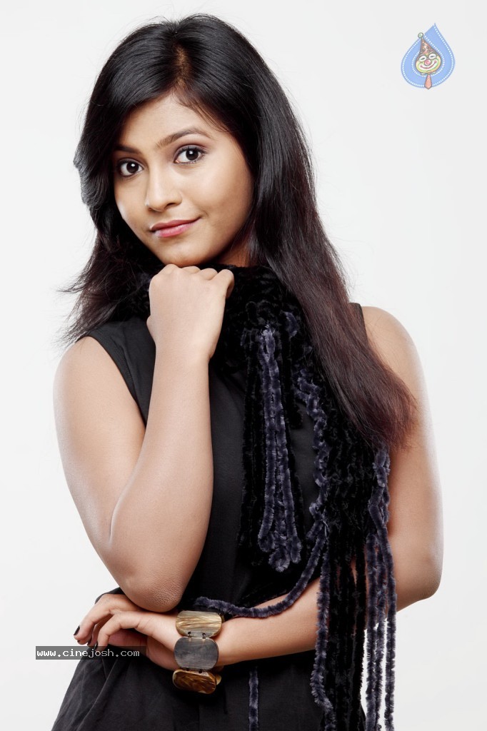 Kaadhal Theevu Tamil Movie Stills - 23 / 39 photos