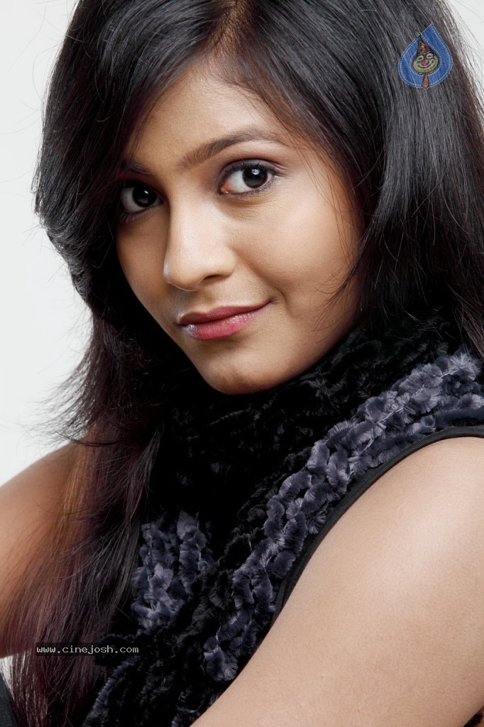 Kaadhal Theevu Tamil Movie Stills - 24 / 39 photos