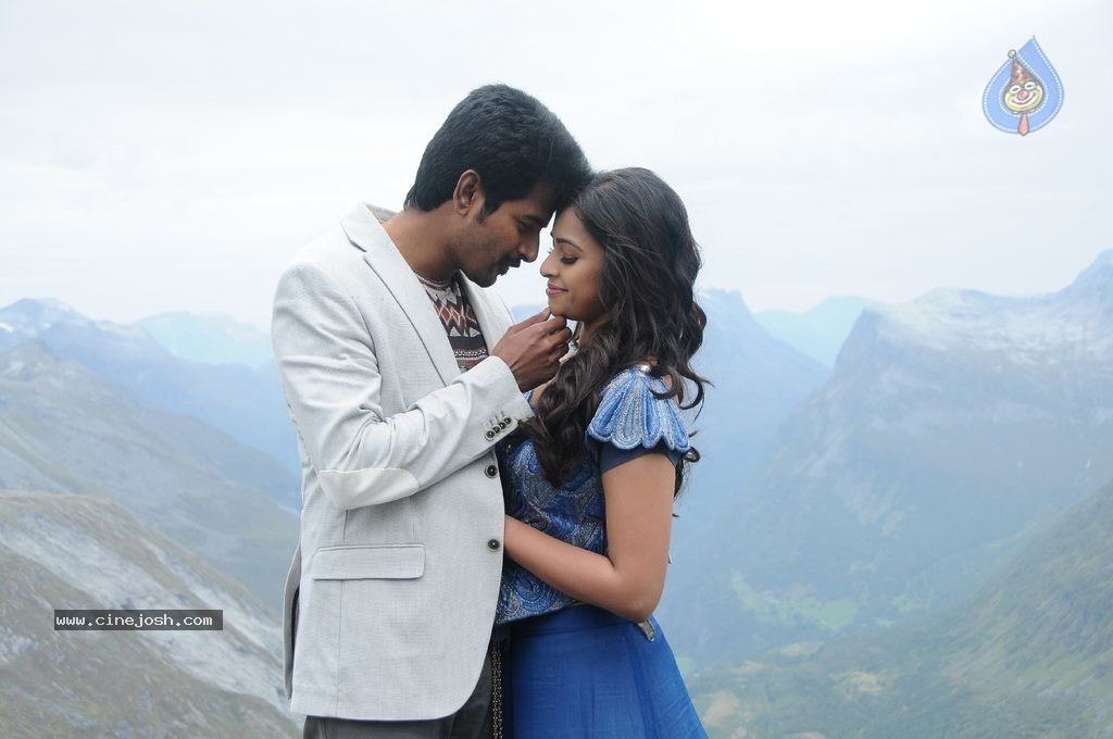 Kaaki Sattai Tamil Movie New Photos - 32 / 90 photos