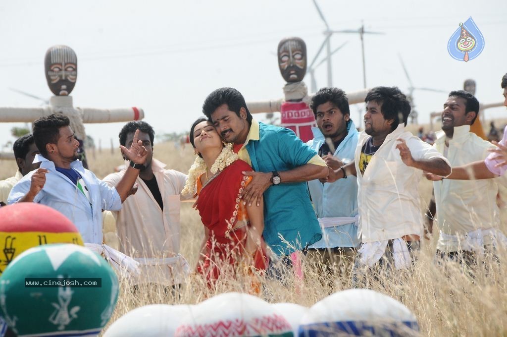 Kaaki Sattai Tamil Movie New Photos - 54 / 90 photos