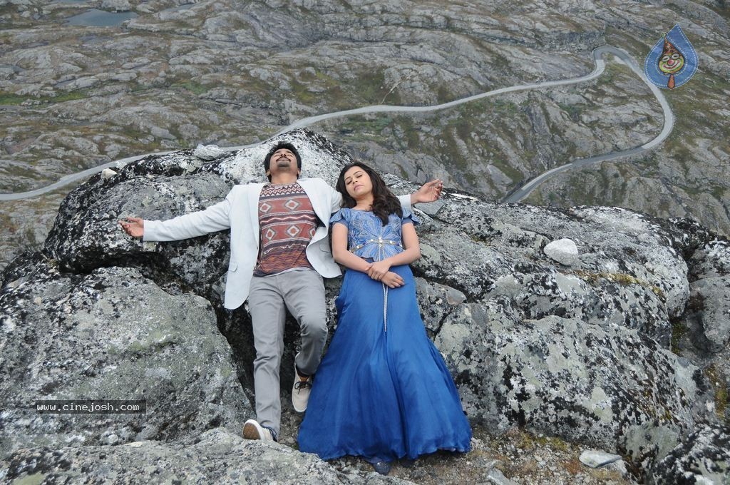 Kaaki Sattai Tamil Movie New Photos - 88 / 90 photos