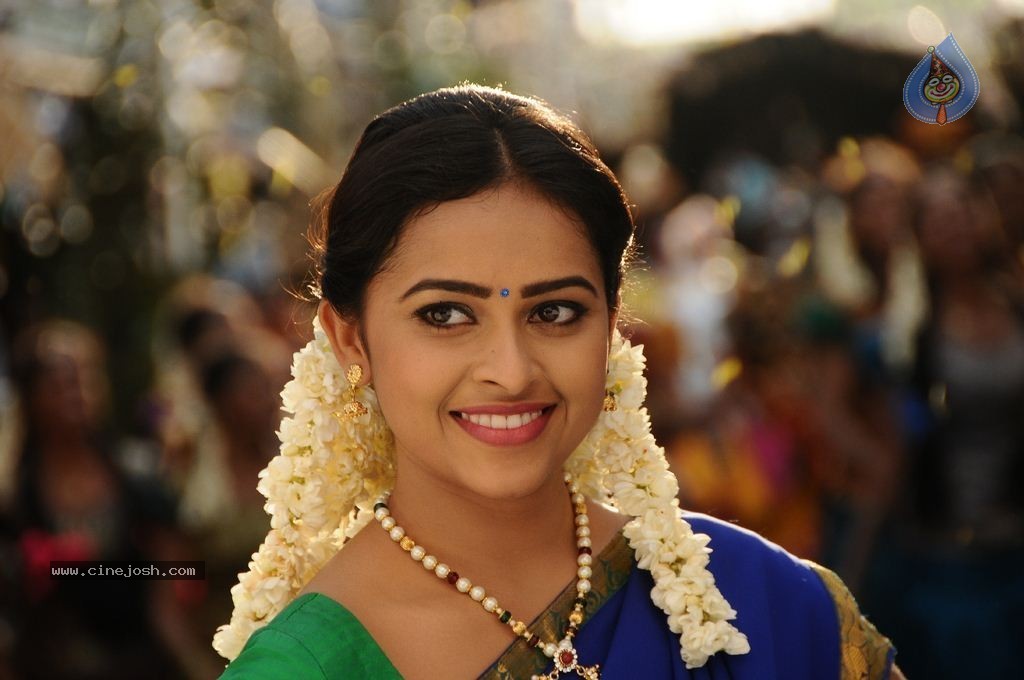 Kaaki Sattai Tamil Movie New Photos - 89 / 90 photos