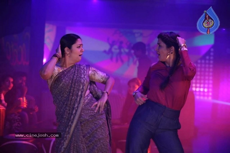 Kaatrin Mozhi Movie Stills - 1 / 4 photos