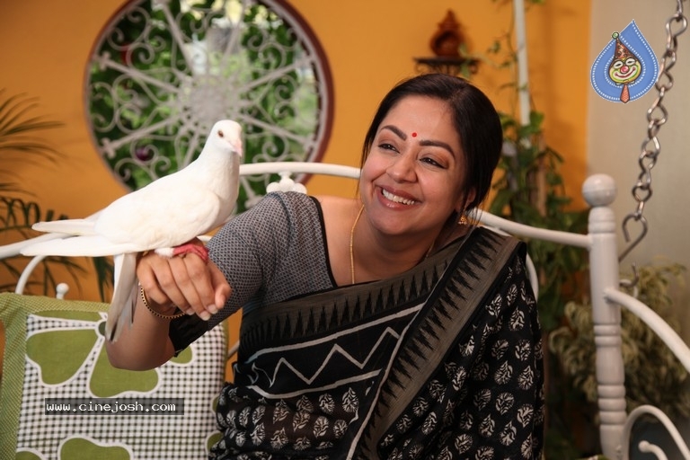Kaatrin Mozhi Movie Stills - 3 / 11 photos