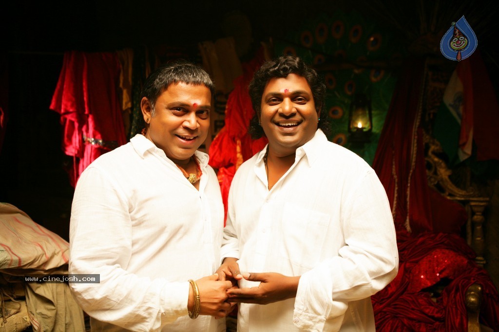 Kaaviya Thalaivan Tamil Movie Photos - 23 / 28 photos